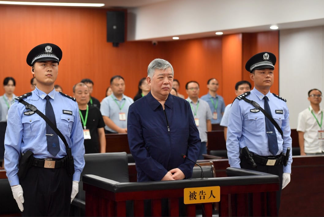 Tổ chuyên án đang khám nhà, bỗng có người gõ cửa… biếu quà: Bi kịch của 'ông trùm than' Trung Quốc - Ảnh 2.