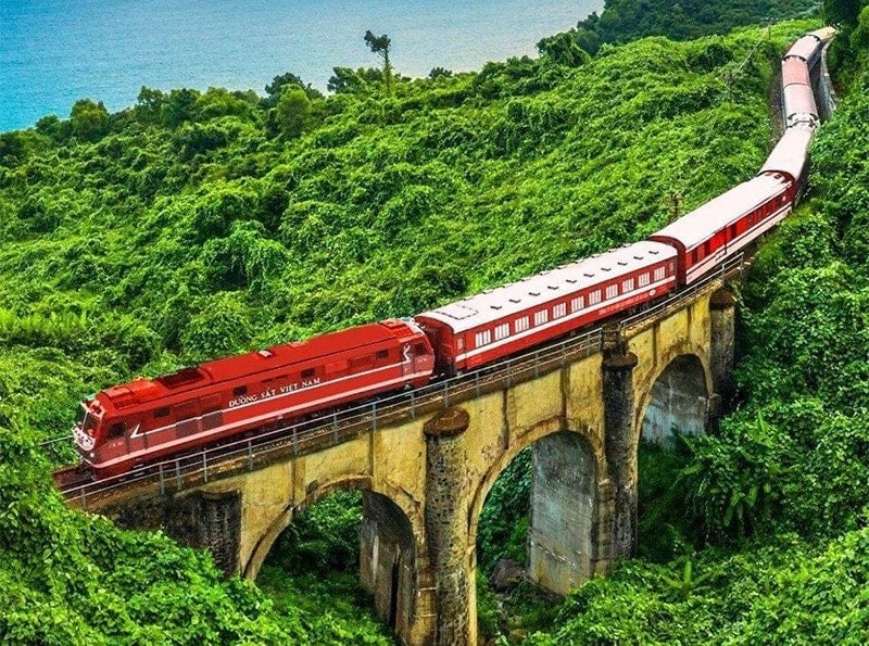 Có gì ở đoàn tàu hạng sang đi dọc Việt Nam, giá vé tới 220 triệu đồng/người: Tổng hành trình 8 ngày 7 đêm xuyên Việt, dịch vụ sang xịn như khách sạn 5 sao - Ảnh 1.