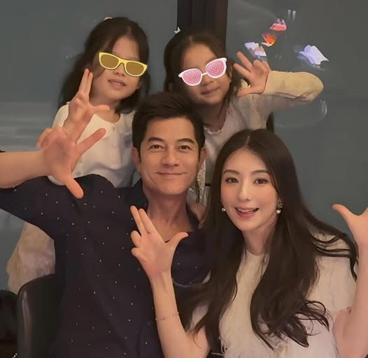 Vợ con của nam tài tử đình đám đi du lịch, nhìn chi tiết này nhiều người nhắc khéo: Anh nên bớt chút thời gian!- Ảnh 2.