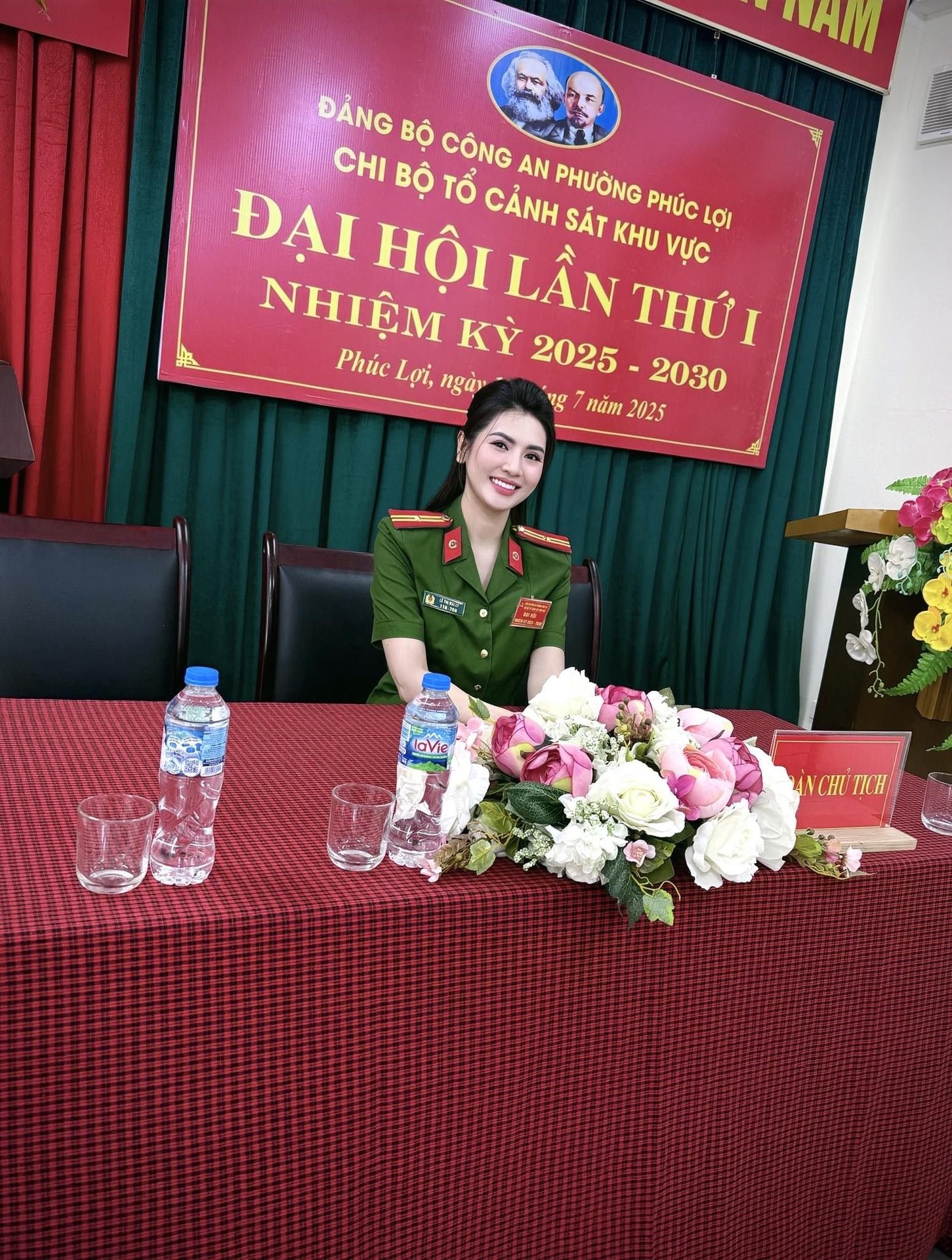 Danh tính và loạt ảnh đời thường của nữ chiến sĩ công an nhập vai “gơn phố” náo loạn Hồ Gươm- Ảnh 7.