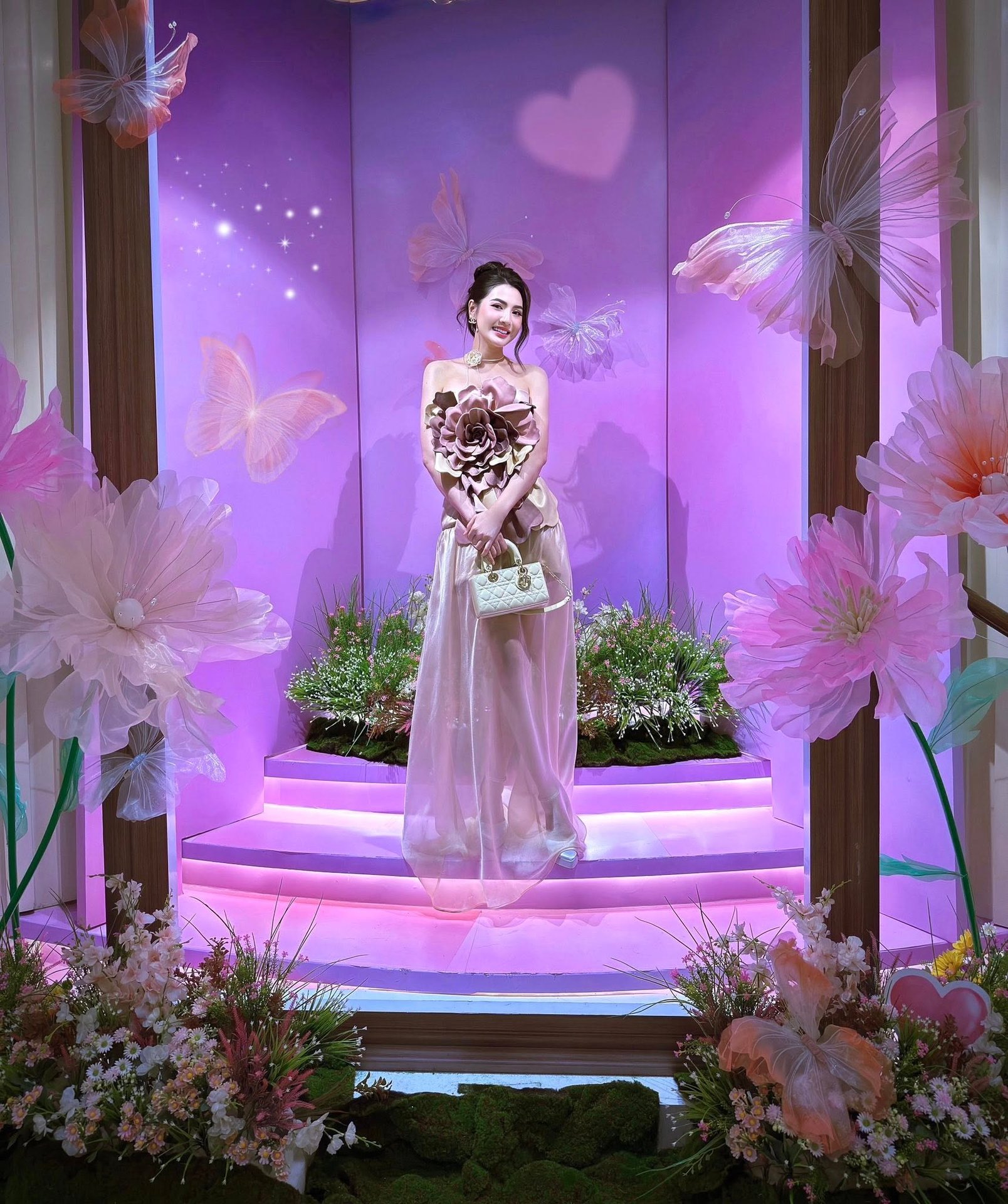Danh tính và loạt ảnh đời thường của nữ chiến sĩ công an nhập vai “gơn phố” náo loạn Hồ Gươm- Ảnh 12.