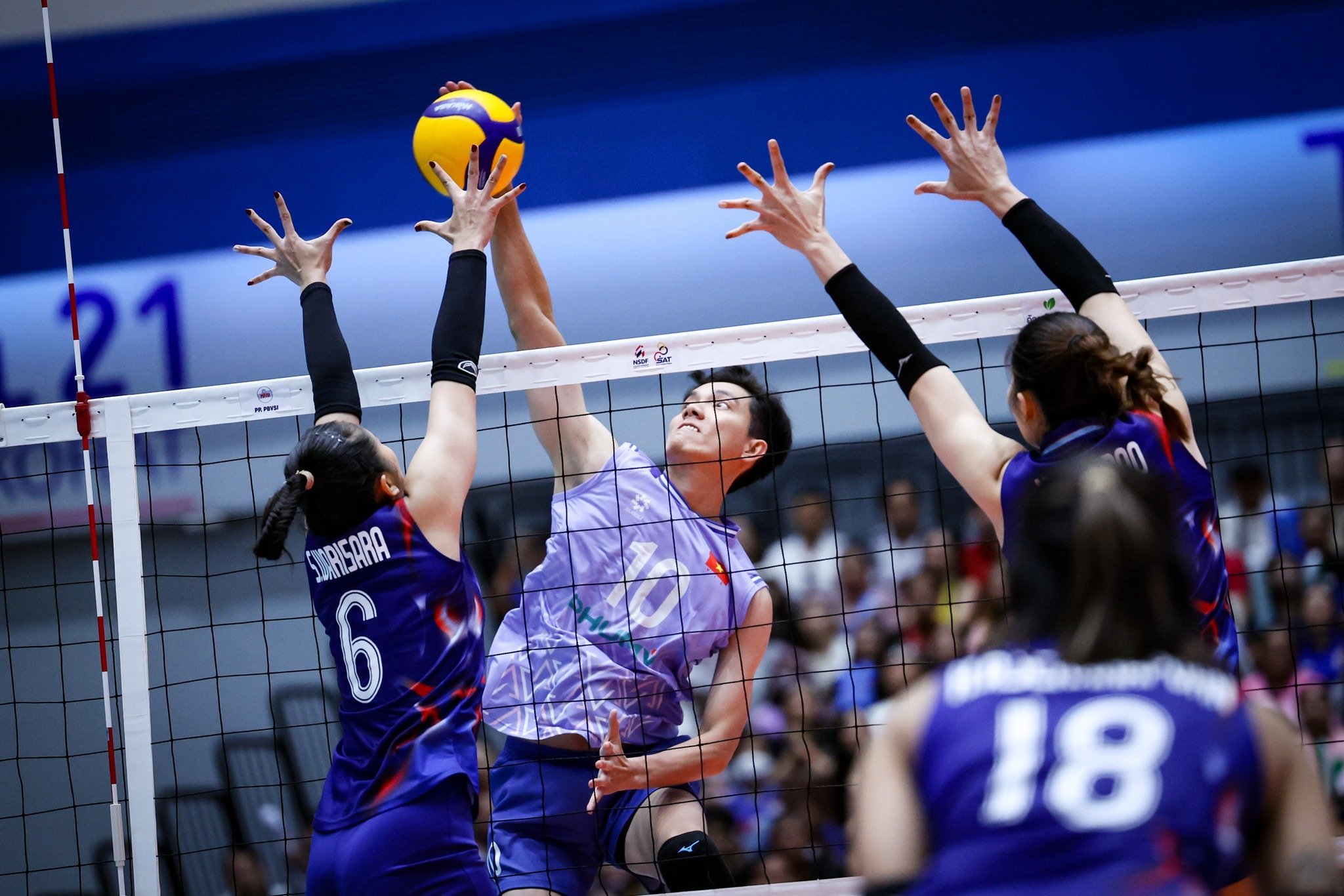 Giành chiến thắng lịch sử, bóng chuyền nữ Việt Nam vô địch SEA V.League - Ảnh 3.