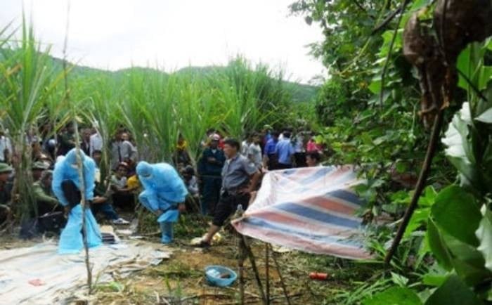 Mặc dù nhiều năm đã trôi qua, nhưng trong kí ức của người dân sinh sống tại xã Hồng Quang (huyện Lâm Bình, tỉnh Tuyên Quang cũ) vẫn không thể nào quên được cái chết đầy thương tâm của cháu Bàn Văn Th. (6 tuổi) vào một ngày cuối năm 2019. Hình ảnh thi thể cháu bé được tìm thấy trong vườn mía gần nhà khiến nhiều người ám ảnh. (Ảnh minh họa, nguồn internet)