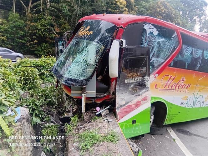 Xe buýt chở 20 du khách Việt Nam gặp nạn tại Malaysia- Ảnh 3.