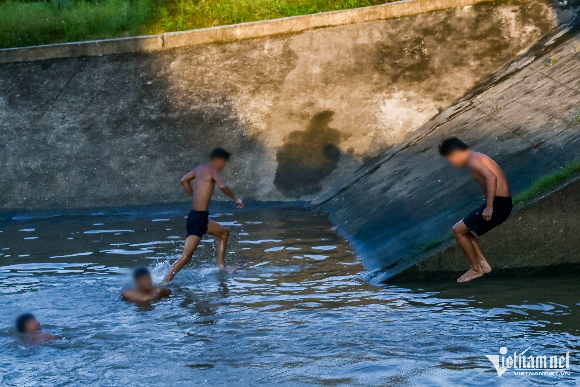 W-Tắm cống_11.jpg