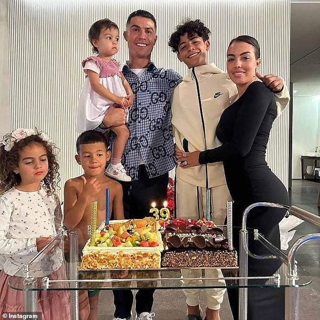 Hot: Ronaldo chính thức cầu hôn Georgina!- Ảnh 10.
