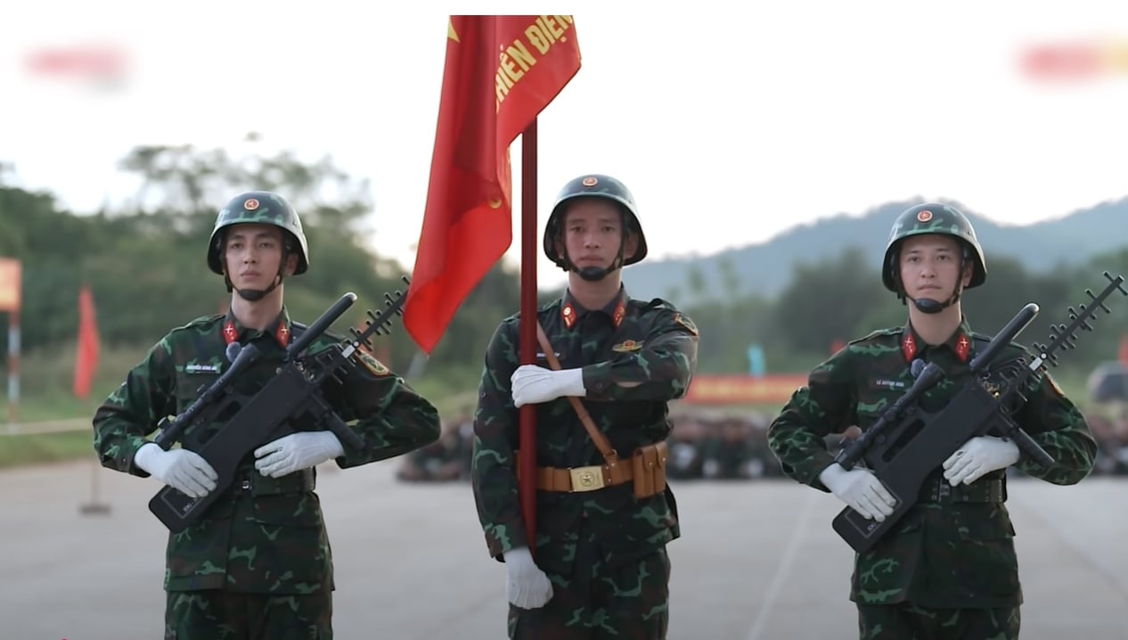 Thượng uý Lê Hoàng Hiệp chính thức xuất hiện ở Sao Nhập Ngũ, khung hình X3 sự đẹp trai hot nhất lúc này- Ảnh 2.