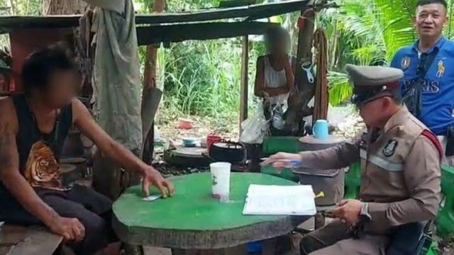 12-1754980679-bi-cao-buoc-xam-hai-nu-sinh-14-tuoi-thay-giao-o-thai-lan-rut-sung-ban-tu-vong-nguoi-than-cua-co-be.jpg
