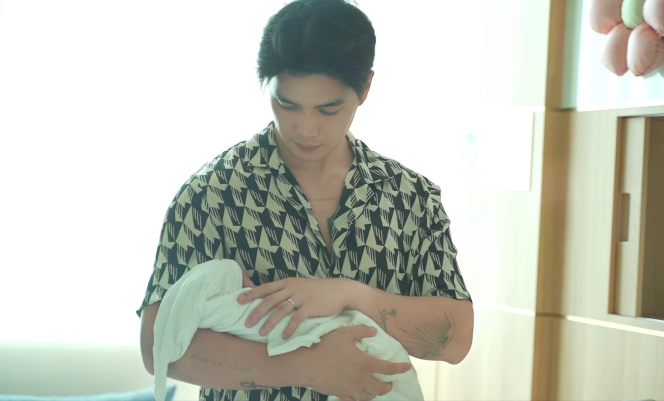 Mới chào đời vài ngày, bé Gạo của Huy Trần – Ngô Thanh Vân đã thành “hot kid” với gần 10.000 người 