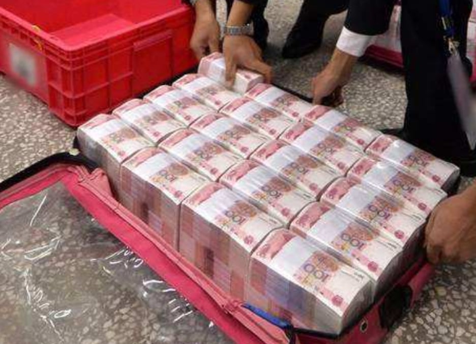 Đột kích một khách sạn trong đêm, thu giữ 6 tỷ đồng tiền mặt “chất thành đống” của hộ gia đình nghèo ở nông thôn- Ảnh 5.