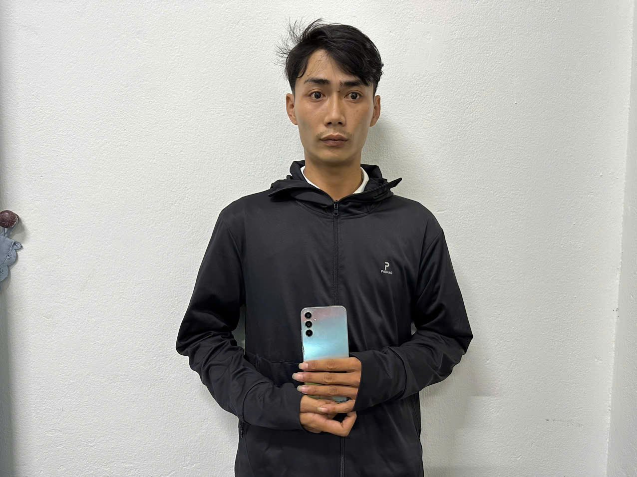 Bắt giữ kẻ trộm 17 chiếc iPhone ở Đà Nẵng , đối tượng 22 tuổi bị Bắt - Ảnh 2.