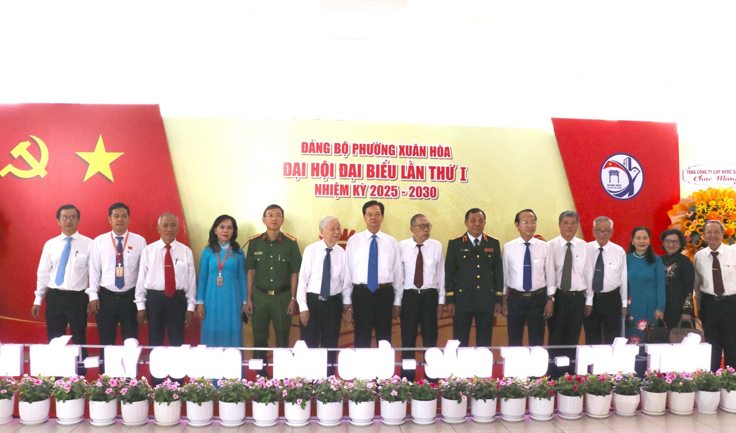 Nguyên Thủ tướng Nguyễn Tấn Dũng dự đại hội phường Xuân Hòa - Ảnh 3.