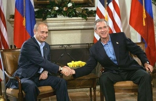 12-1755008306-7-lan-tong-thong-putin-dat-chan-den-my.jpg