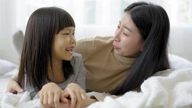 Cha mẹ thường xuyên trò chuyện với con vào thời điểm này, con lớn lên hạnh phúc và giỏi giang - Ảnh 1.