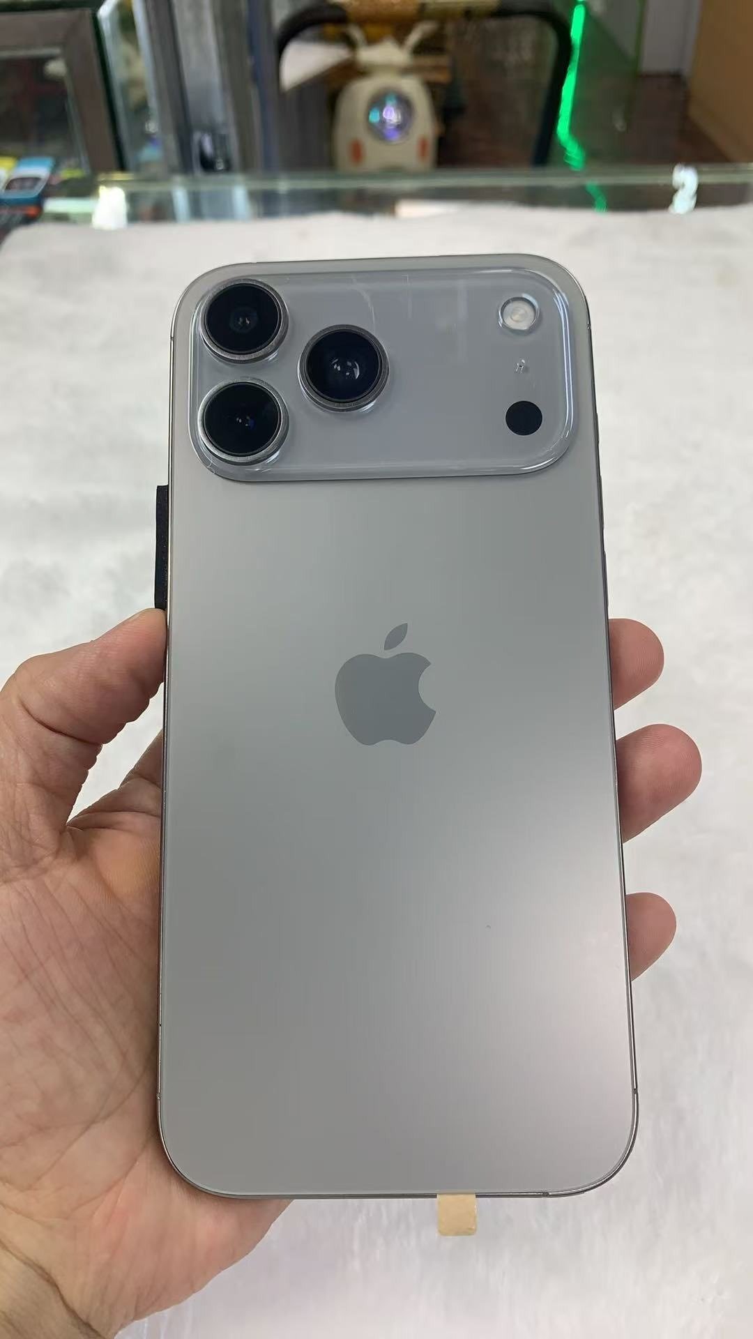 Xuất hiện iPhone 17 Pro nhái chạy Android: Thiết kế y hệt, cũng có Dynamic Island nhưng nhìn là biết hàng 