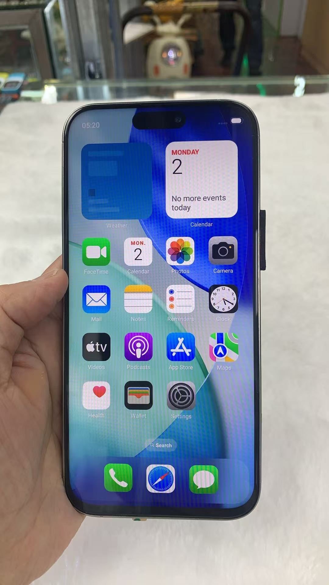 Xuất hiện iPhone 17 Pro nhái chạy Android: Thiết kế y hệt, cũng có Dynamic Island nhưng nhìn là biết hàng 