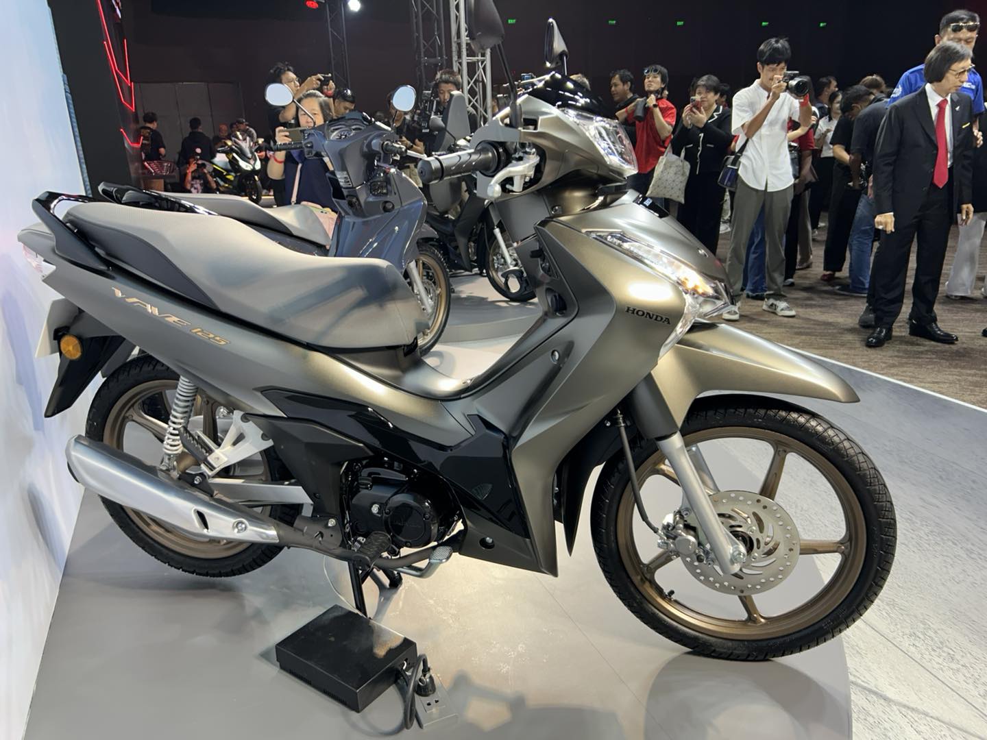 Ra mắt Honda Wave 125 đời mới: Có khóa thông minh và phanh 