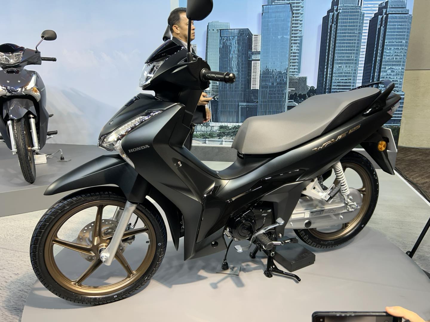 Ra mắt Honda Wave 125 đời mới: Có khóa thông minh và phanh 