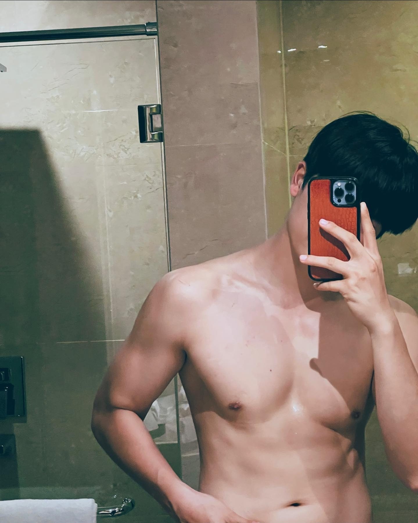Mỹ nam Việt đang được truy tìm ở Campuchia: Đẹp trai xuất chúng, nhìn tới body còn khó thở hơn- Ảnh 6.