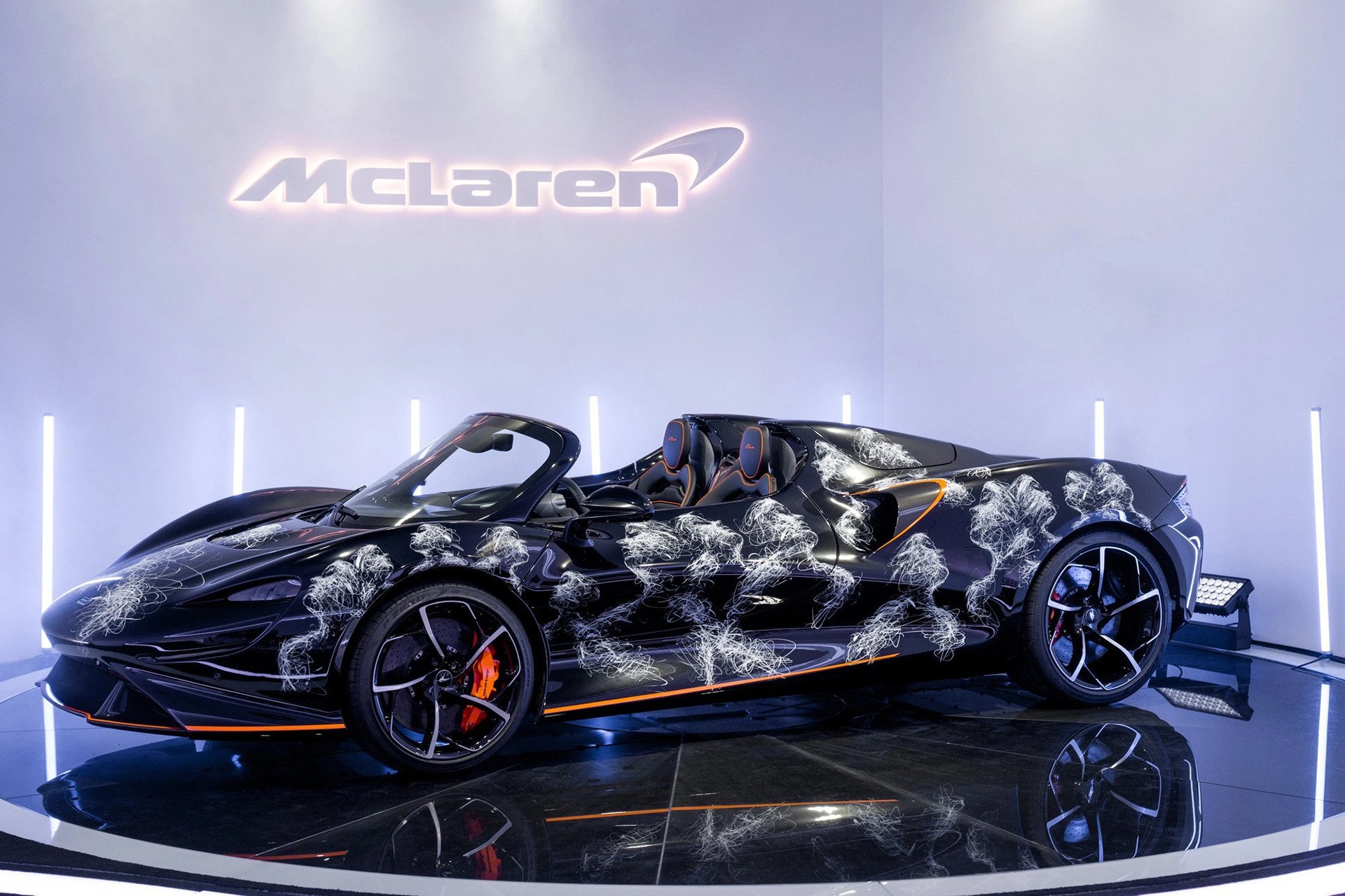13-1755074398-sieu-xe-dien-trung-quoc-manh-gap-3-lan-mclaren-elva-gia-143-ty-cua-minh-nhua.jpg