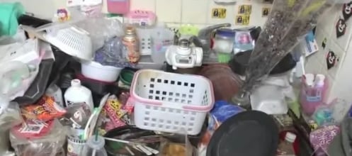 Kiếm hơn 70 triệu đồng/tháng, 2 mẹ con ở Nhật Bản vẫn sống trong 