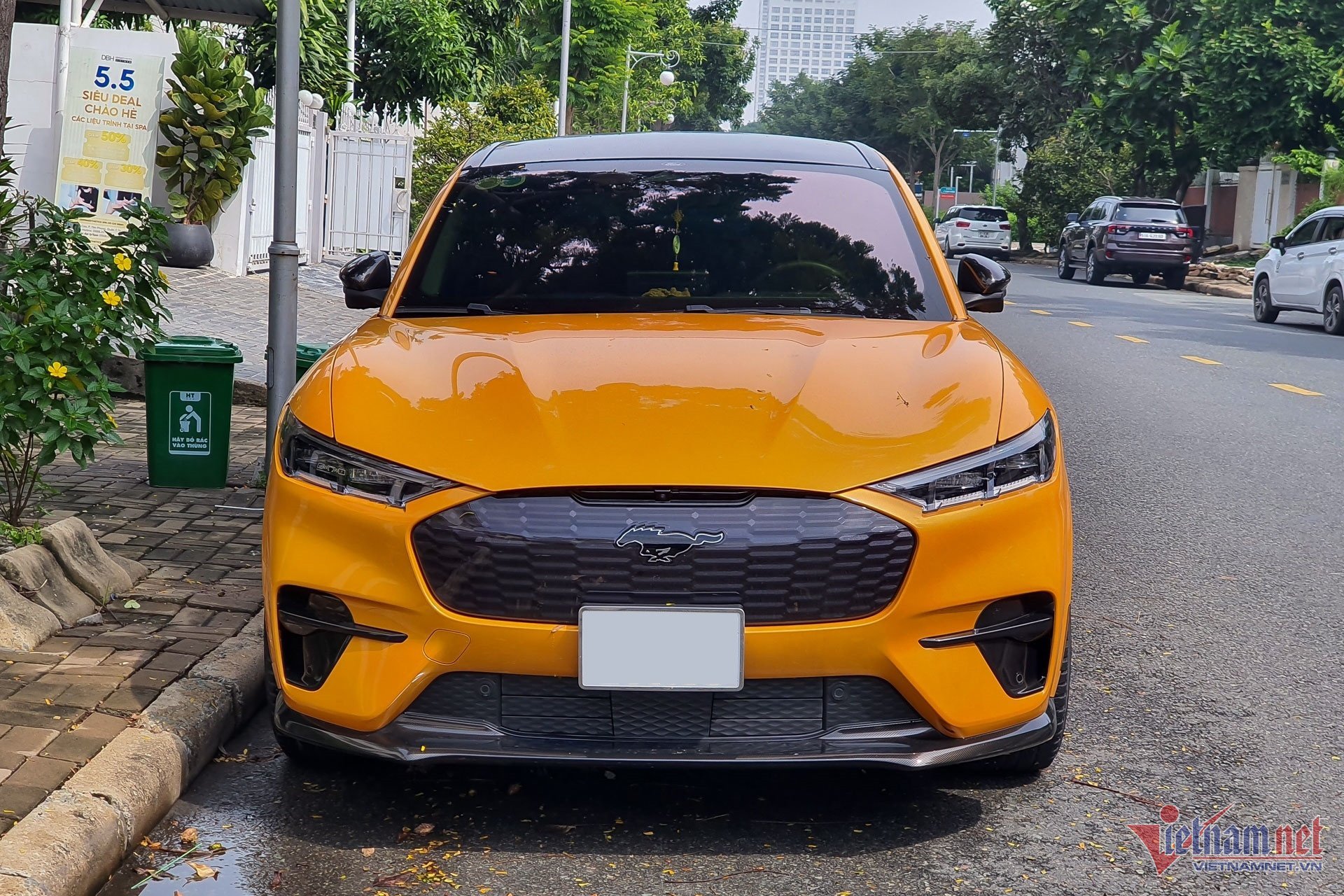 W-Ford Mustang Mach E GT Vietnamnet 1.jpg