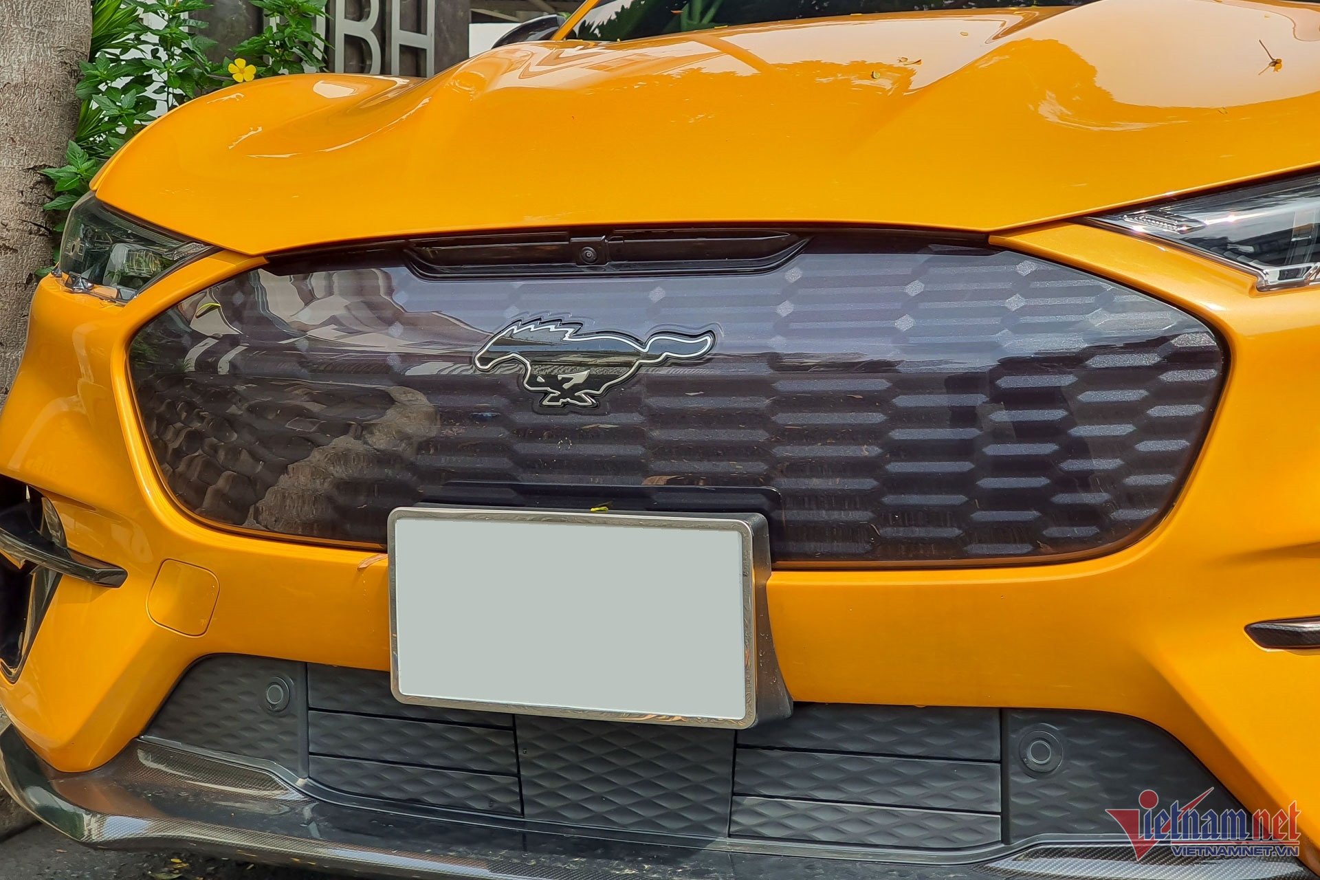 W-Ford Mustang Mach E GT Vietnamnet 11.jpg