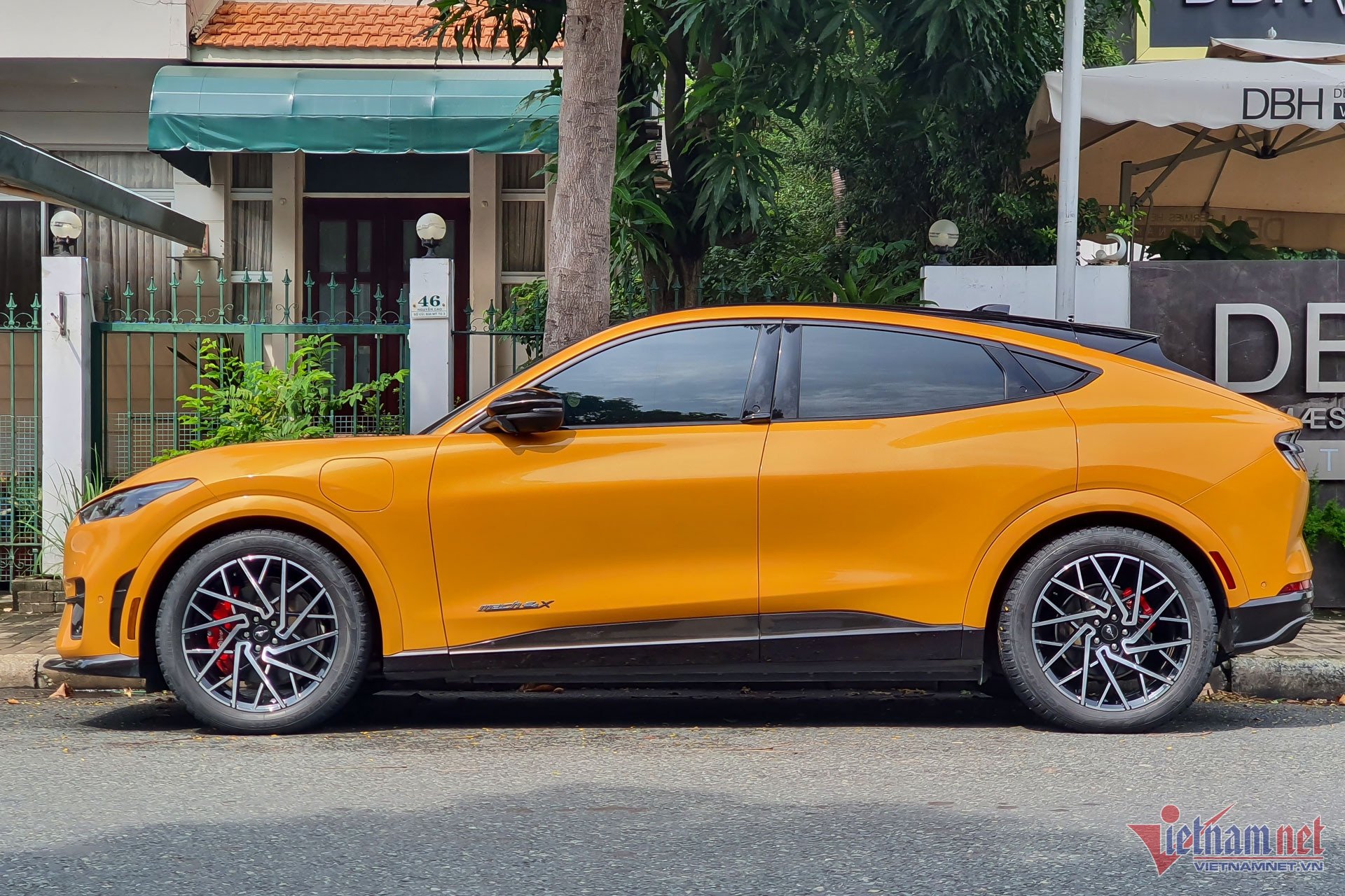 W-Ford Mustang Mach E GT Vietnamnet 4.jpg