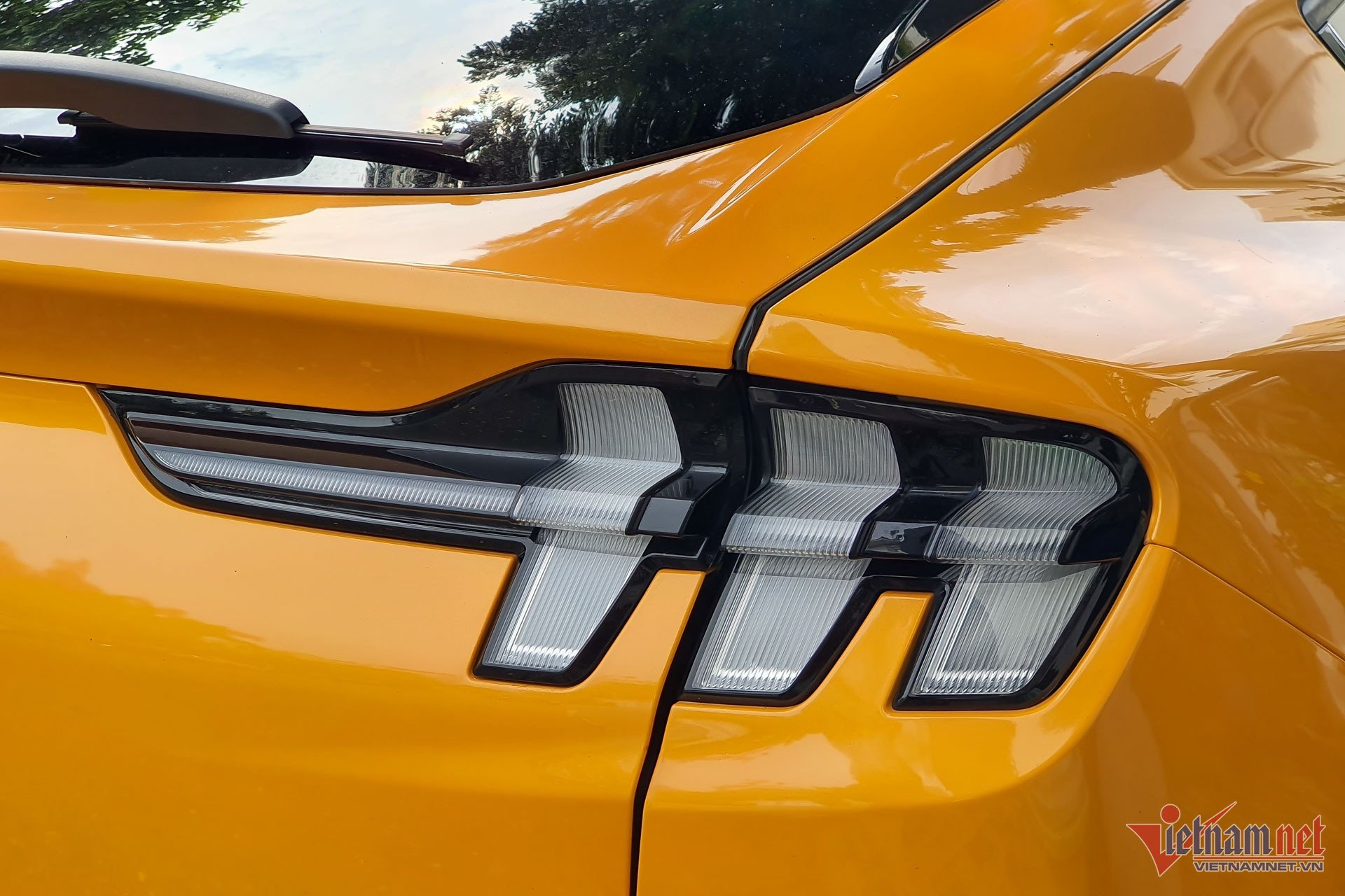 W-Ford Mustang Mach E GT Vietnamnet 7.jpg
