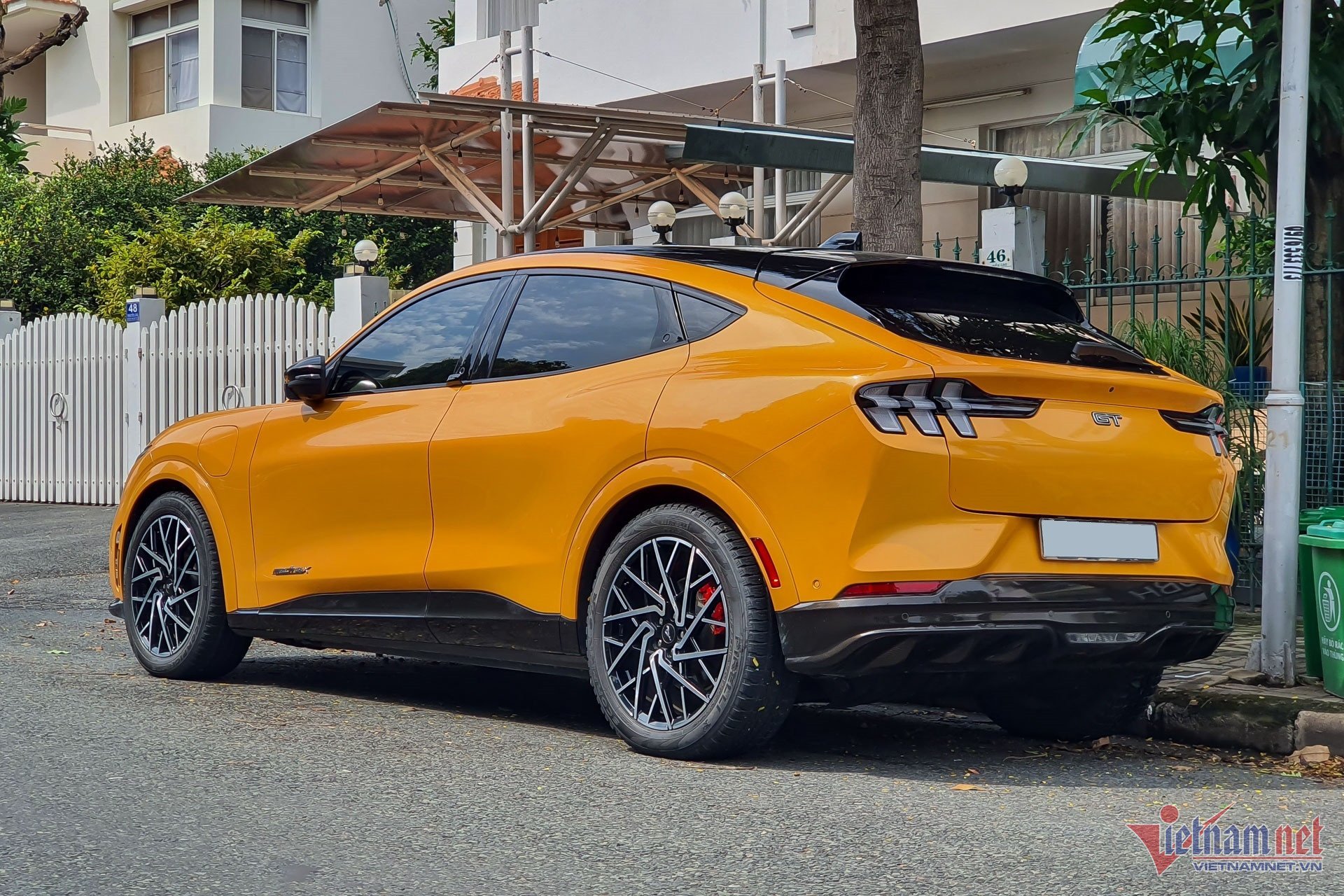 W-Ford Mustang Mach E GT Vietnamnet 5.jpg
