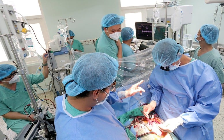 Lần đầu tiên Việt Nam ghép thành công đồng thời tim và phổi cho người suy đa tạng- Ảnh 8.