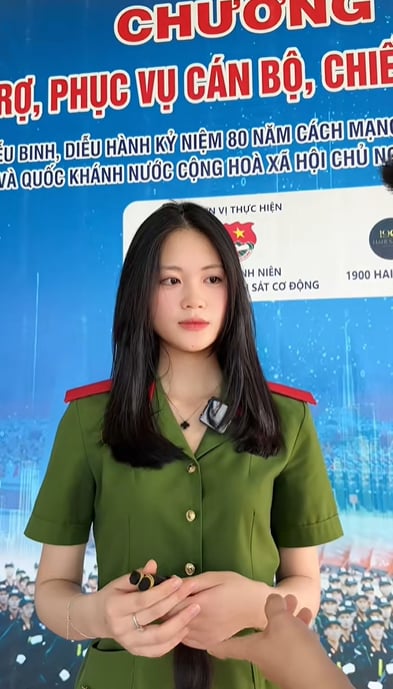 Chiến sĩ khối nữ Cảnh sát đặc nhiệm nổi tiếng sau vài phút đi hiến tóc, diện quân phục khí chất ngút trời- Ảnh 2.