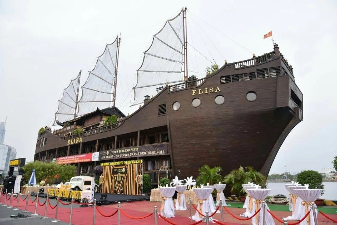 Tàu du lịch Elisa.jpg
