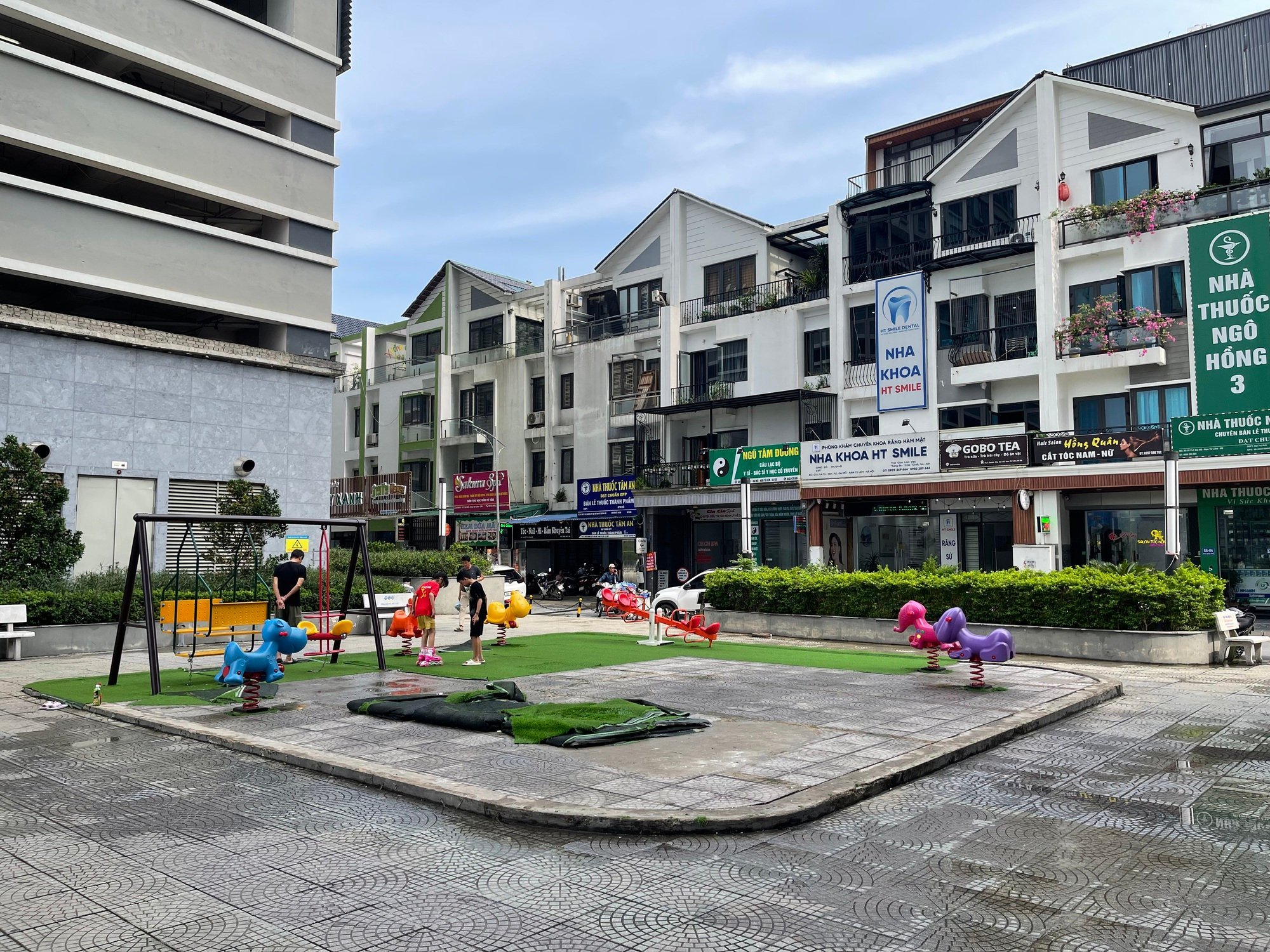 Khoảng trống ám ảnh sau vụ cầu trượt bật tung khiến một người phụ nữ tử vong ở Hà Nội- Ảnh 5.