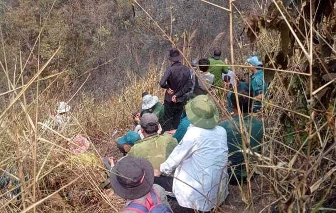 Trưa 22/11/2021, trong lúc đi rừng qua khu vực núi Hang Hút (thuộc địa phận thôn Bầm, xã Minh Sơn, huyện Hữu Lũng, tỉnh Lạng Sơn cũ), một số người dân ngửi thấy mùi lạ. Tiến hành kiểm tra xung quanh, mọi người hốt hoảng khi phát hiện ra thi thể một người phụ nữ bị nhét trong hốc đá. Tiếp nhận tin báo, Công an huyện Hữu Lũng phối hợp cùng nhiều phòng ban nghiệp vụ Công an tỉnh Lạng Sơn khẩn trương tiếp cận hiện trường. (Ảnh minh họa, nguồn internet)
