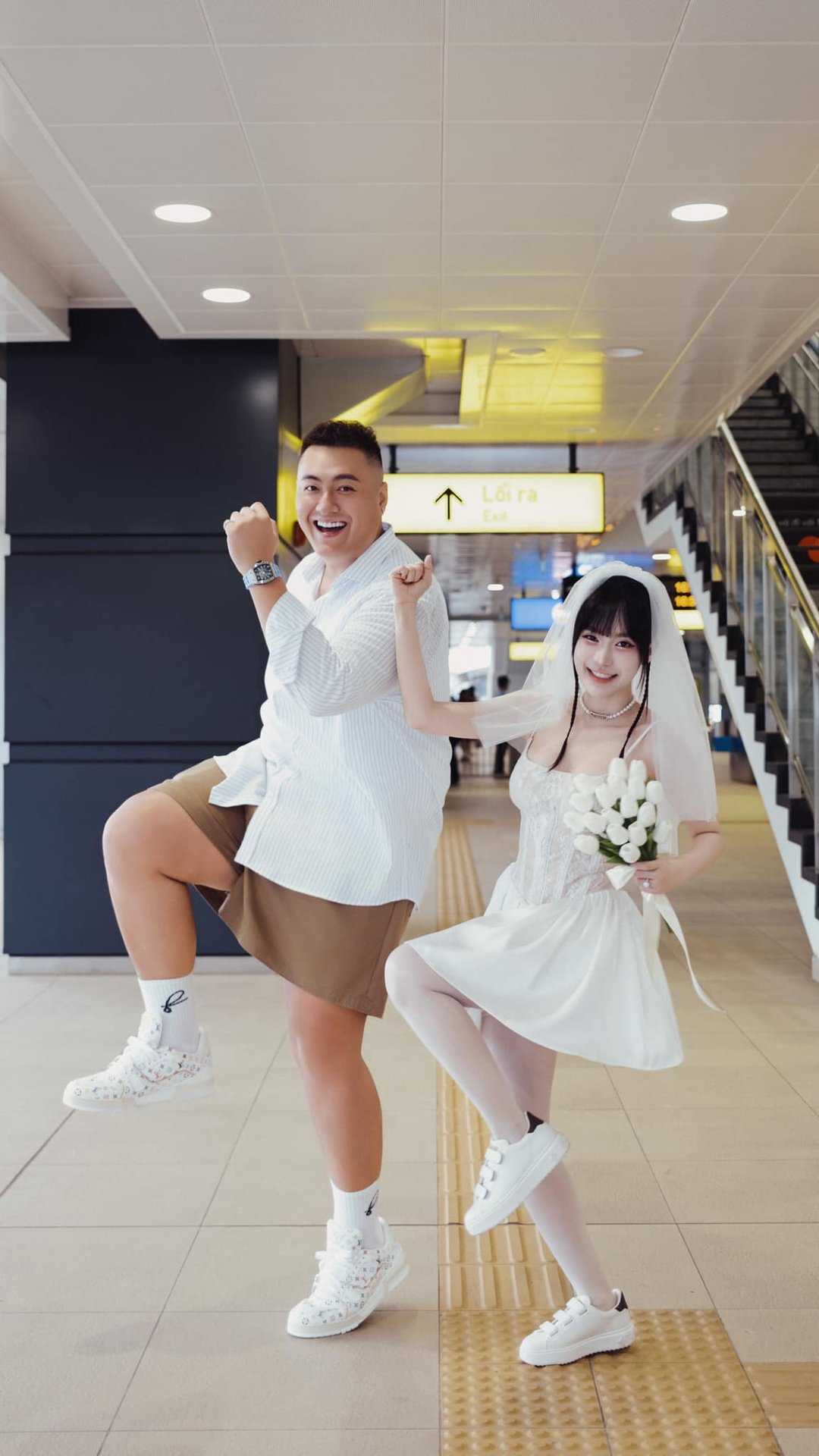 Cho người lạ số điện thoại, cô gái 