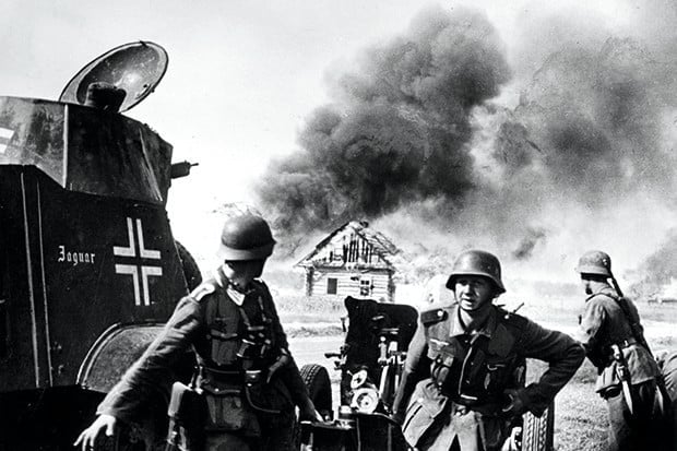 Để tăng sức chiến đấu cho lính Đức, trùm phát xít Hitler và các quan chức cấp cao khuyến khích binh lính dùng rượu, thậm chí các chất kích thích như ma túy. Những thứ này nhằm giúp binh sĩ tăng khả năng tập trung và sự liều lĩnh, cùng lúc làm giảm các cảm giác cơ bản của con người như đau, đói, khát, buồn ngủ.