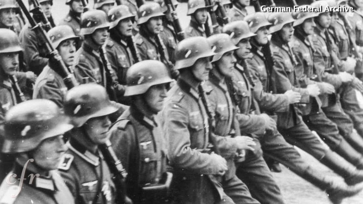 Chính quyền Hitler đã cho lính Đức quốc xã sử dụng Pervitin trong cuộc xâm lược Ba Lan năm 1939 và nhận thấy hiệu quả tuyệt vời. Theo đó, quân đội phát xít Đức đã đặt sản xuất 35 triệu viên thuốc Pervitin cho binh sĩ trước khi tiến đánh nước Pháp vào đầu năm 1940.