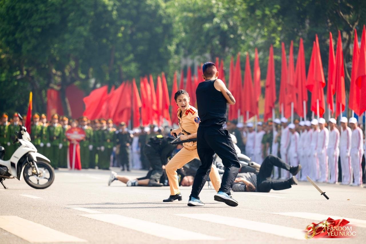 Đại uý Công an xinh đẹp, giỏi võ "quật ngã" quái xế ở Hồ Gươm: Tôi vẫn còn độc thân - Ảnh 3.