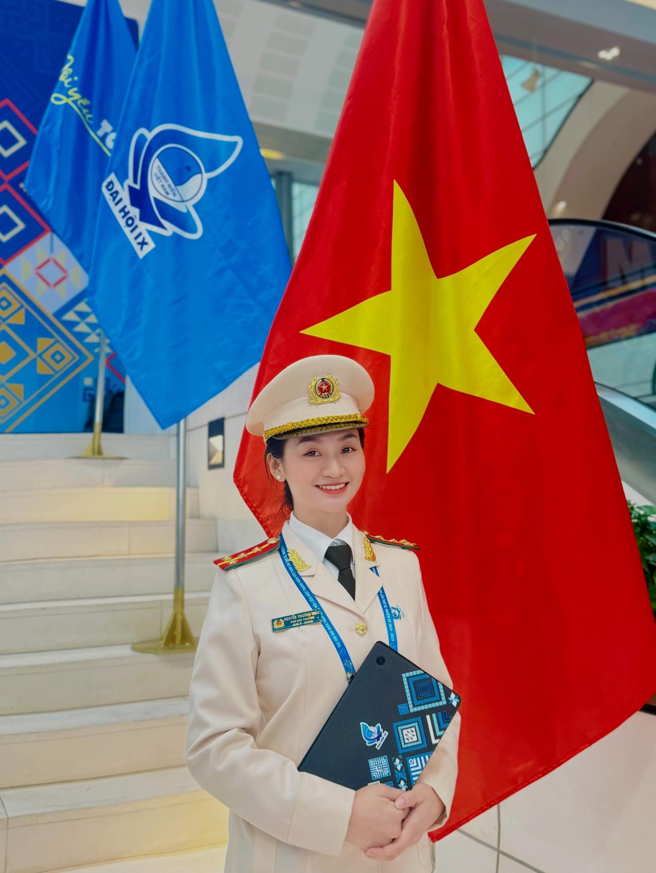 Đại uý Công an xinh đẹp, giỏi võ "quật ngã" quái xế ở Hồ Gươm: Tôi vẫn còn độc thân - Ảnh 1.