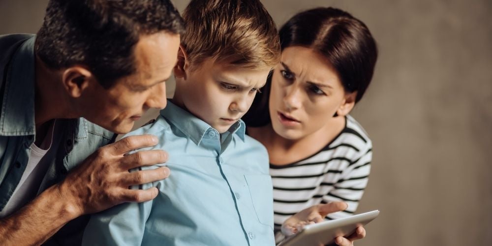 Vì sao trẻ nhỏ lại có 2 'bộ mặt': Ở nhà thì hung hăng, ra ngoài lại nhút nhát? - Ảnh 2.