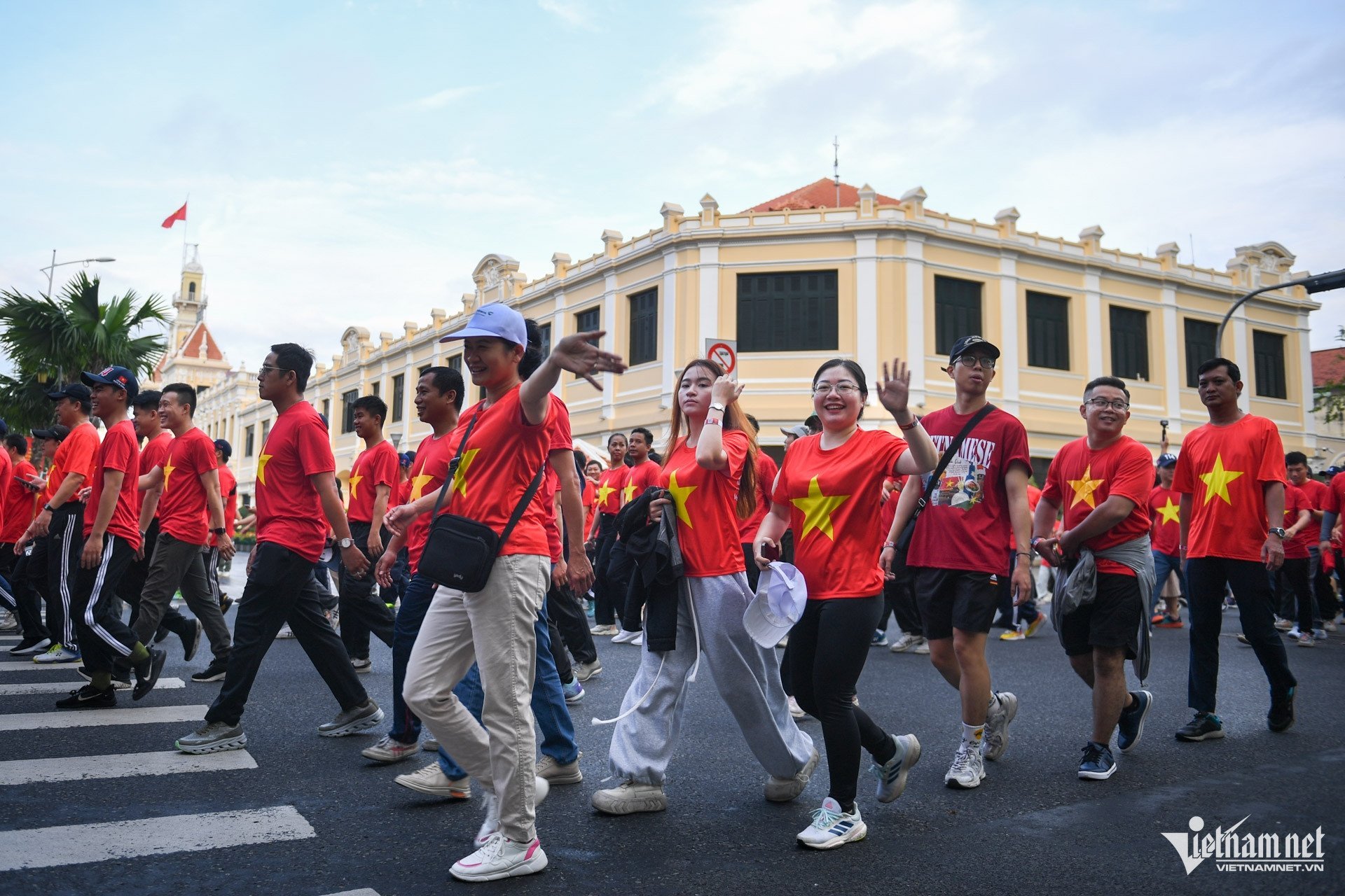 W-cờ đỏ sao vàng TPHCM 4.jpg