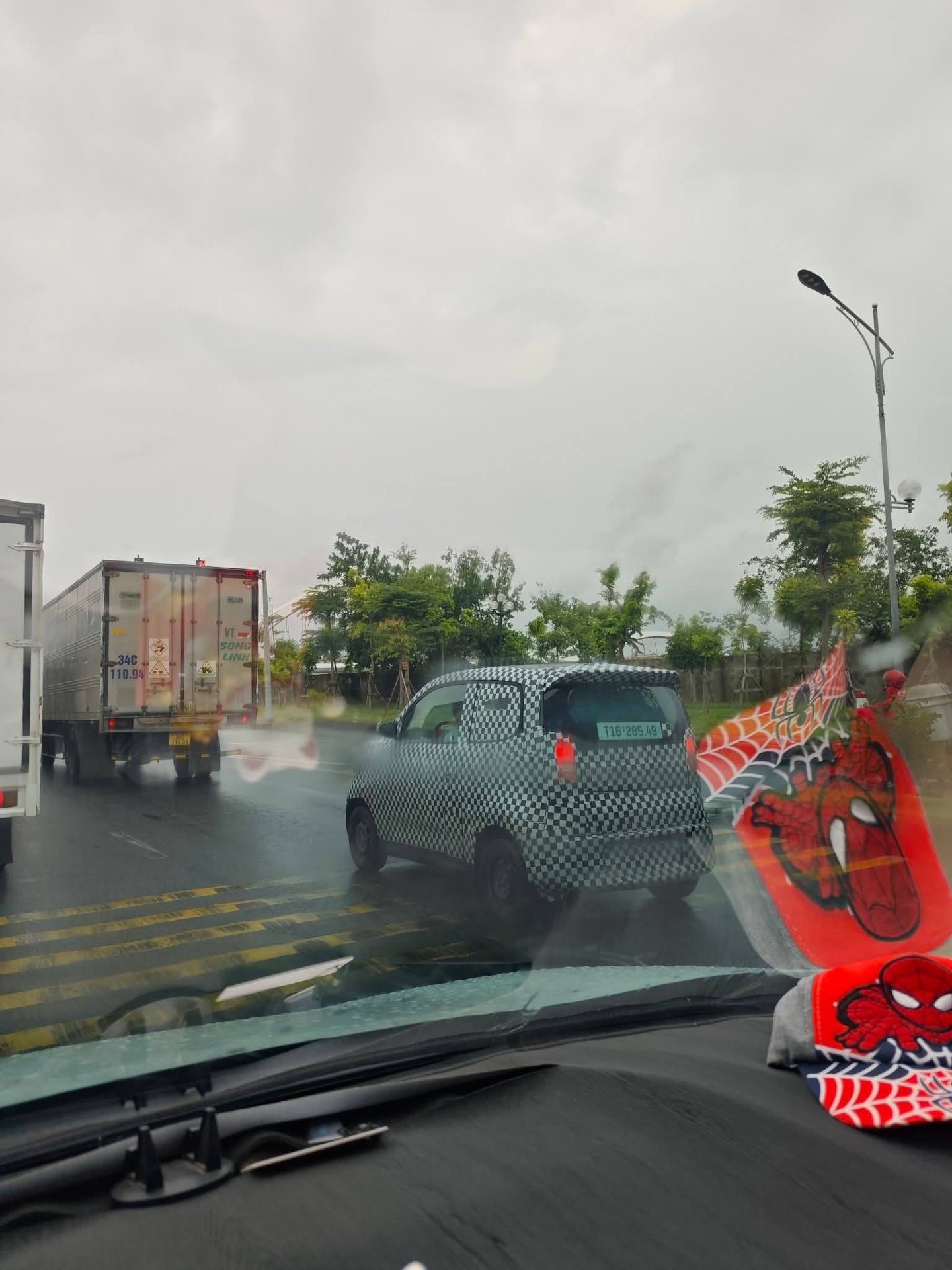 'Em út' nhà VinFast đã lăn bánh ngoài đường: Đã được nâng cấp miễn phí, sạc nhanh chỉ 30 phút - Ảnh 1.