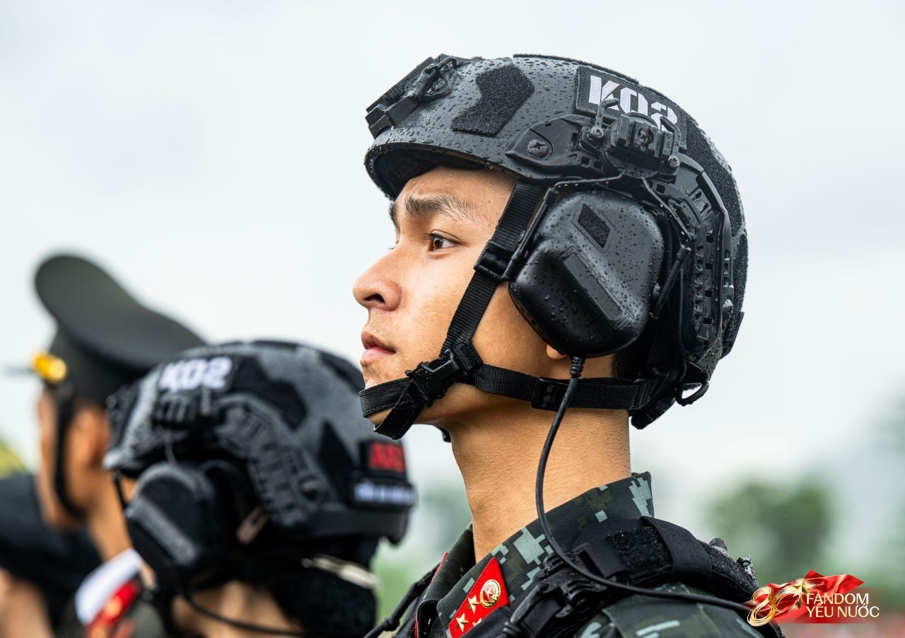 Những khung hình đầy kiêu hãnh của buổi tổng hợp luyện A80 dưới cơn mưa trắng trời- Ảnh 10.