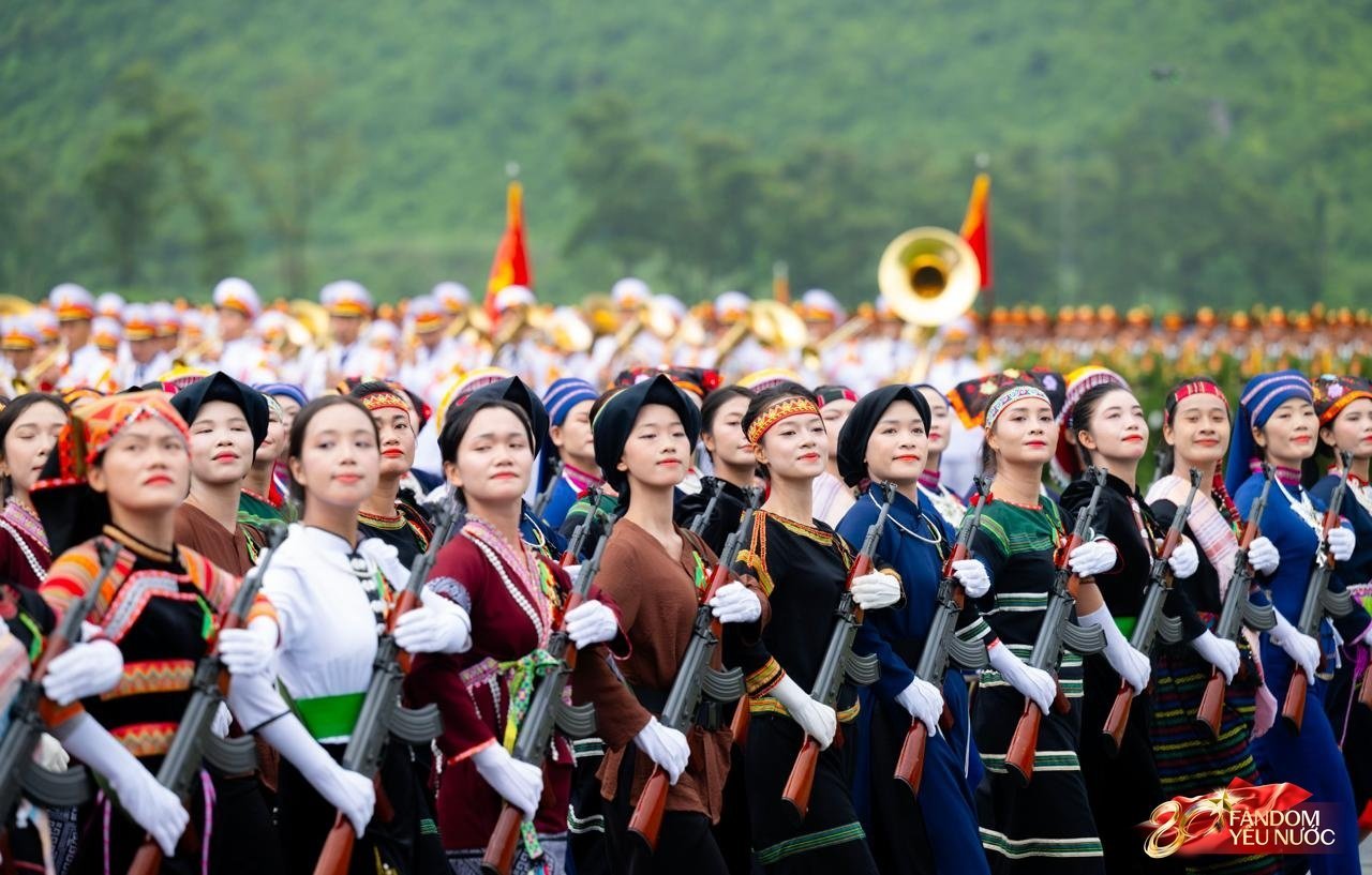 Những nữ quân nhân gây ấn tượng mạnh trong buổi tổng hợp luyện A80 dưới mưa- Ảnh 5.