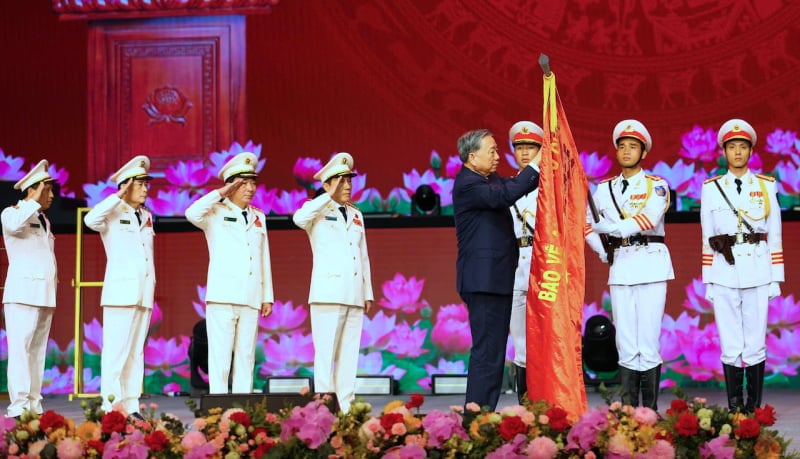 Tổng Bí thư Tô Lâm trao Huân chương Sao Vàng - phần thưởng cao quý nhất tặng Bộ Công an -0
