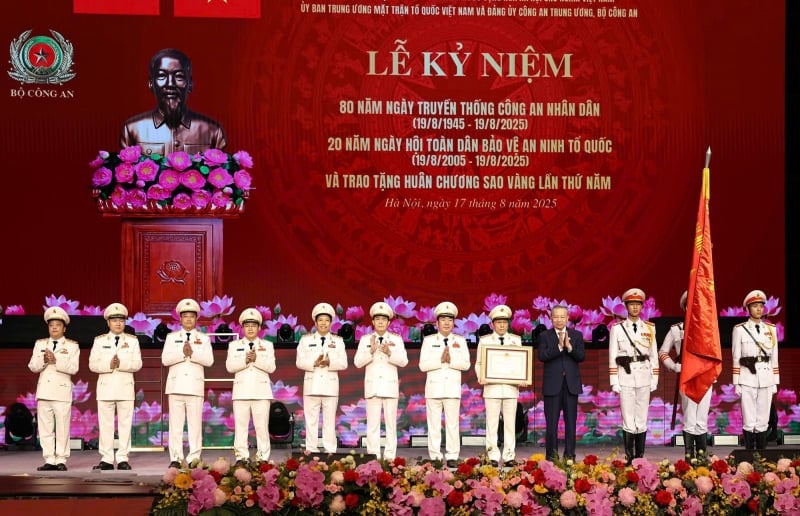 Tổng Bí thư Tô Lâm trao Huân chương Sao Vàng - phần thưởng cao quý nhất tặng Bộ Công an -2