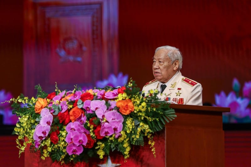 Tổng Bí thư Tô Lâm trao Huân chương Sao Vàng - phần thưởng cao quý nhất tặng Bộ Công an -0