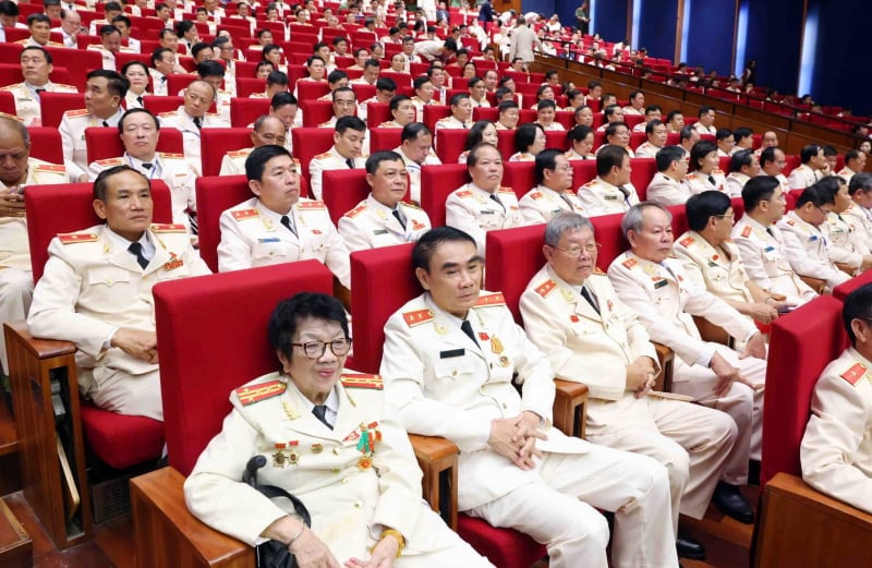 Tổng Bí thư Tô Lâm trao Huân chương Sao Vàng - phần thưởng cao quý nhất tặng Bộ Công an -1