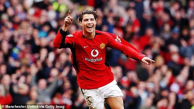 Ronaldo 40 tuổi vẫn đẹp trai cực phẩm, bác sĩ thẩm mỹ khui loạt bí mật 